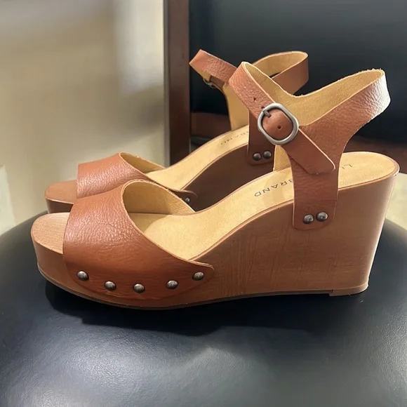Lucky Brand Carmel Wedges - Picture 2 of 7